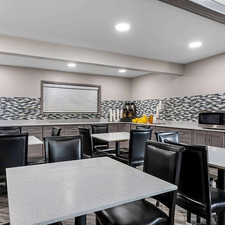 Super 8 By Wyndham Dickson Hotel Екстериор снимка