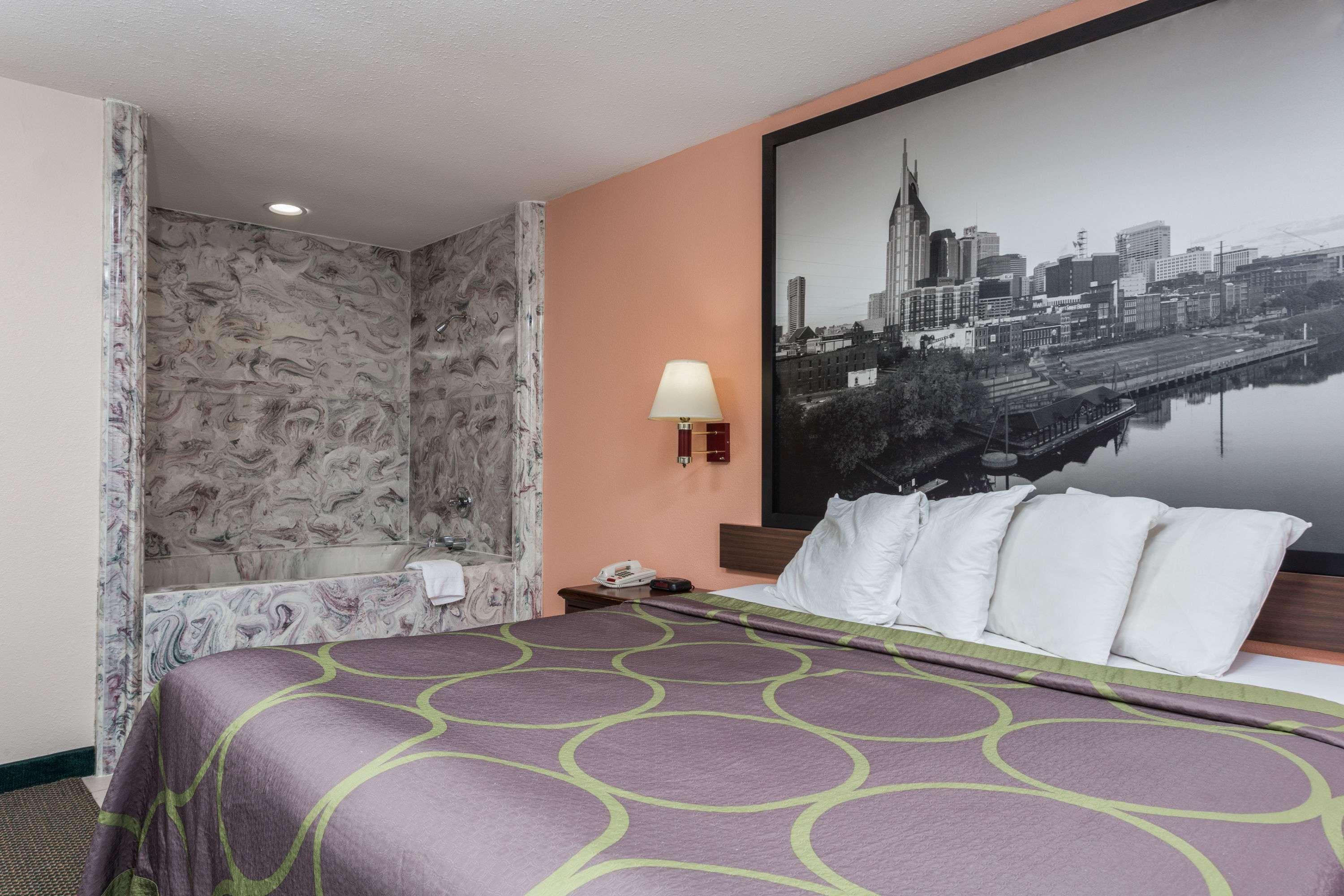 Super 8 By Wyndham Dickson Hotel Екстериор снимка