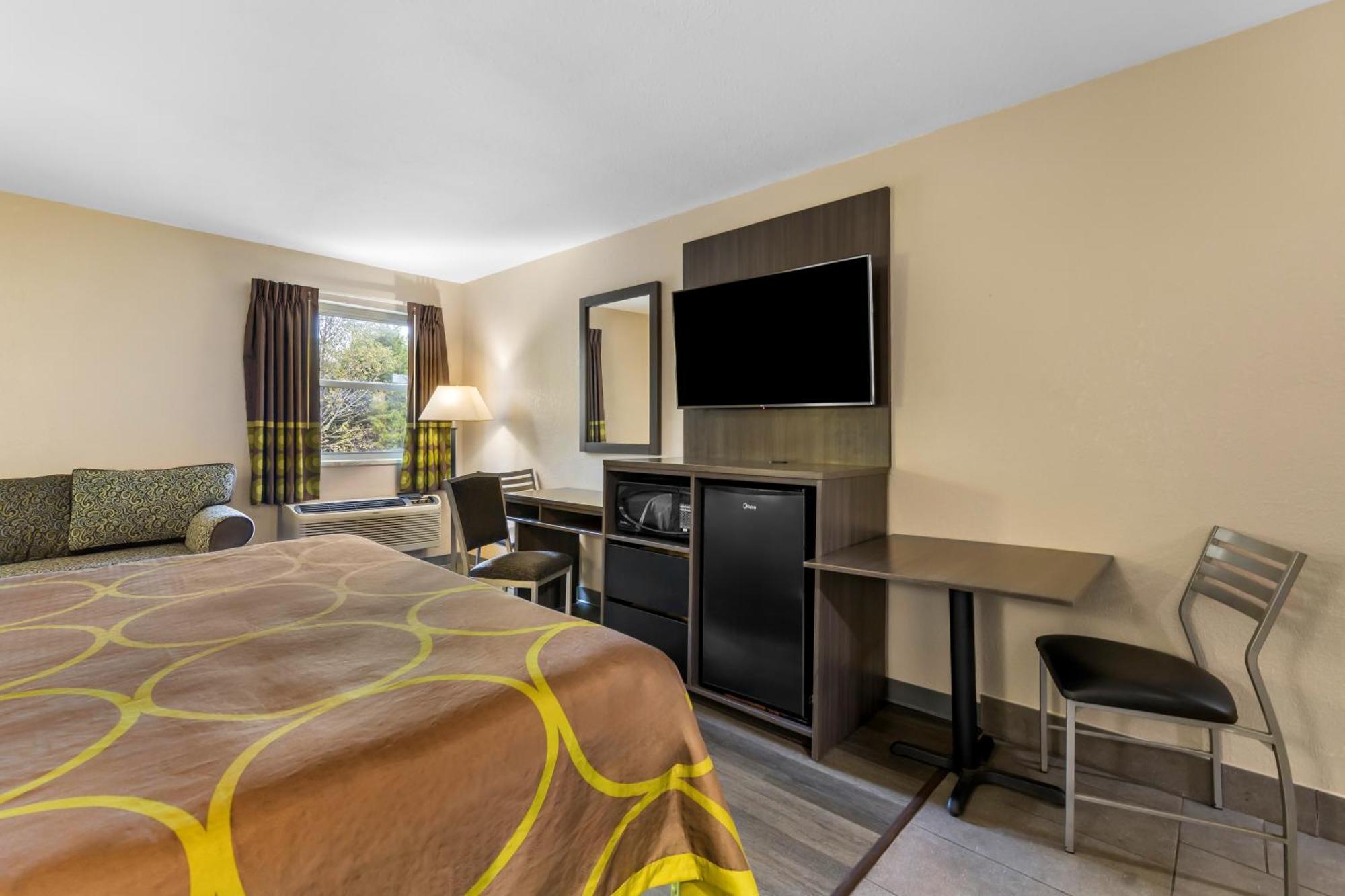 Super 8 By Wyndham Dickson Hotel Екстериор снимка