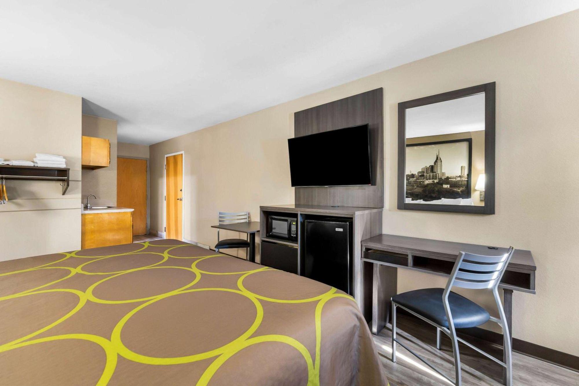 Super 8 By Wyndham Dickson Hotel Екстериор снимка
