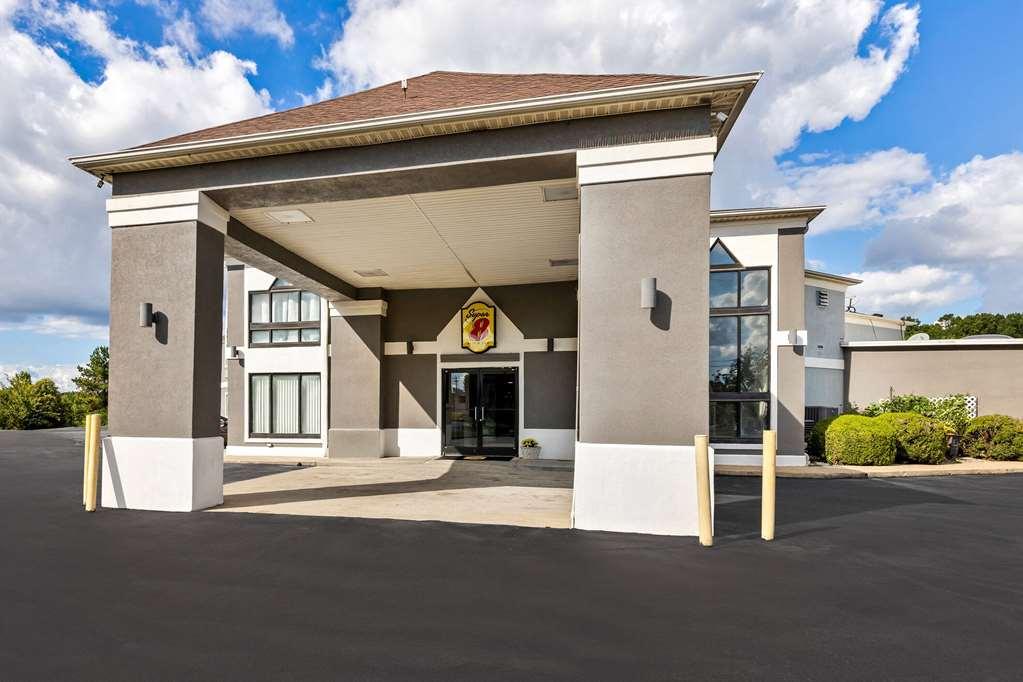 Super 8 By Wyndham Dickson Hotel Екстериор снимка